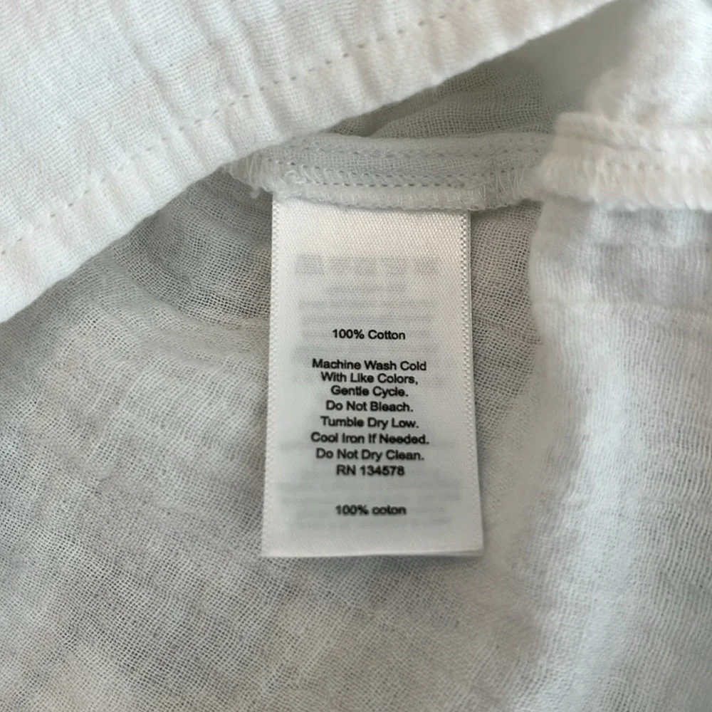 Vineyard Vines white top w/ tie up, size M. - Picture 5 of 7